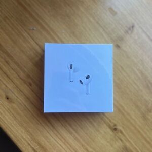 AirPods Gen 3 white
